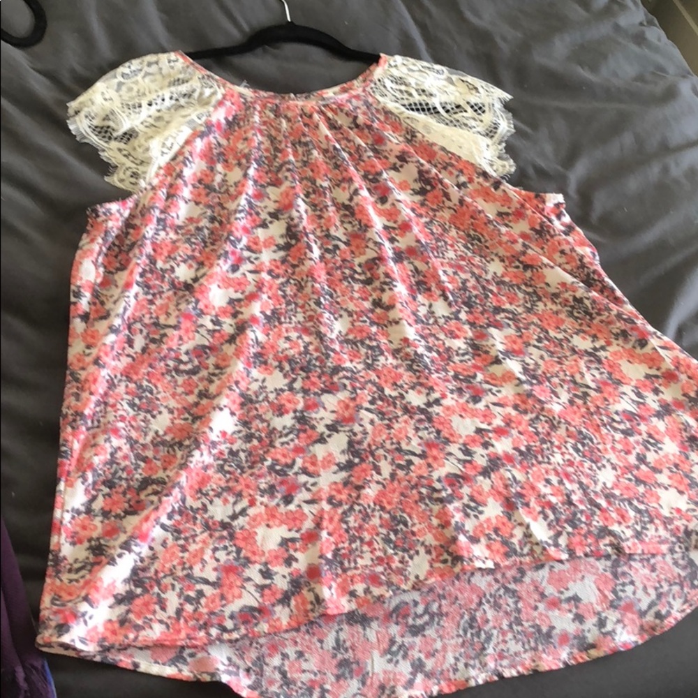 Juniors pink floral top
